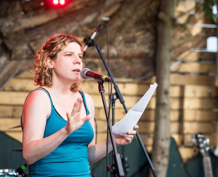 Sylvie le Bonheur auf der Slam Bühne in der Villa Nachttanz.