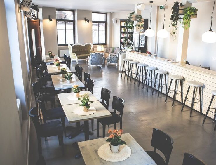 Freundlich und modern: Die Einrichtung besticht durch hellen Skandi-Chic.
