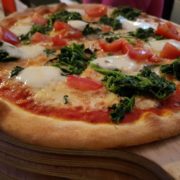 Bei der Pizzeria Caravella gibt es auch Pizza für Veganer und Diabetiker.