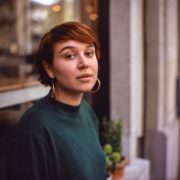 Die Sängerin macht melancholischen Pop mit Jazzeinflüssen.