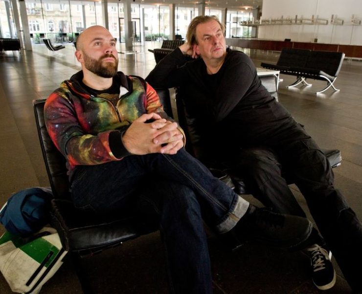 Noch warten Martin Weigel (l.) und Matthias Breitenbach im Foyer des Mannheimer Nationaltheaters auf Godot, am 19. Oktober feiert das legendäre Stück von Samuel Beckett im Schauspielhaus Premiere.