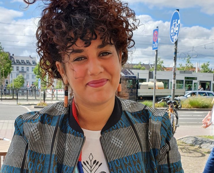 Asmaa Sbou beim Interview mit ILMA vor der Alten Feuerwache.