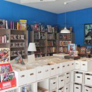 Dunkle Fronten im Hinterzimmer? Fehlanzeige! Die Paper Street Comic Company ist hell und freundlich eingerichtet.