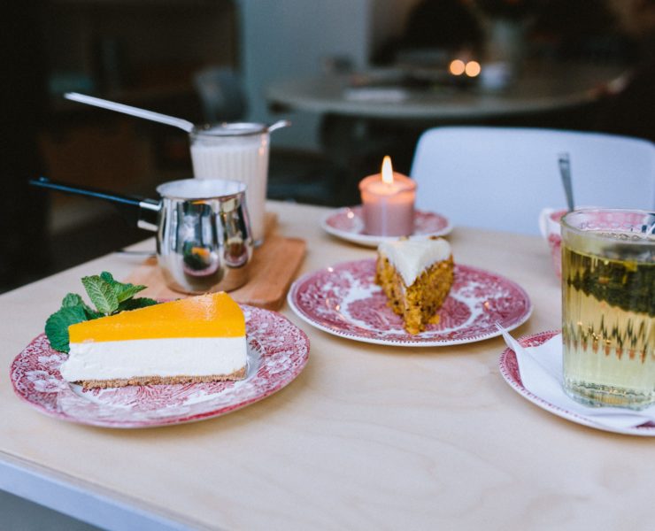 Ein Stück Torte und dazu ein Tee oder Kaffee - so kann man sich den Winter versüßen.