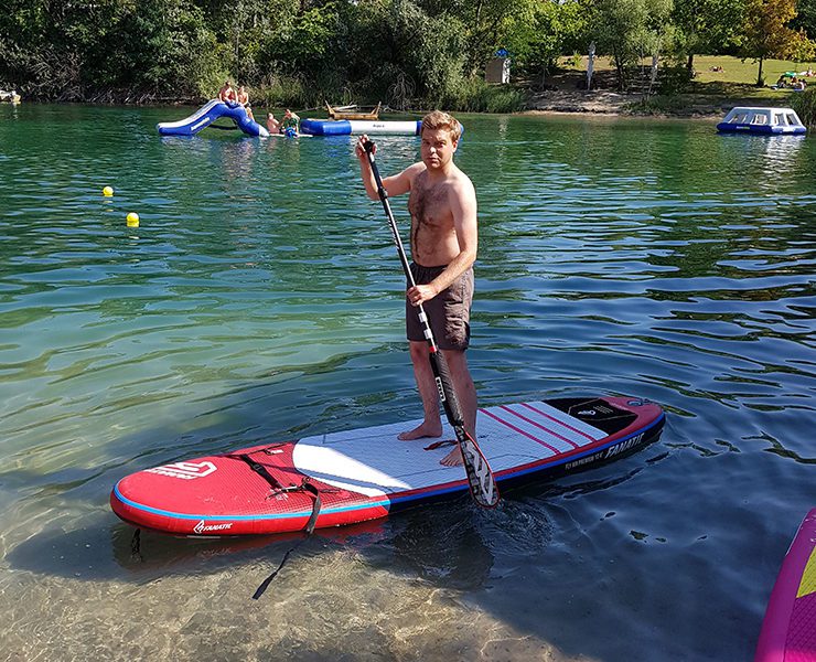 Unser Reporter Till auf dem Stand-up-Board.