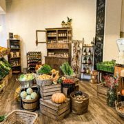 Tolle Atmosphäre und wohltuende Frische brillieren im verwinkelten, sauberen und aufgeräumten Lädchen.