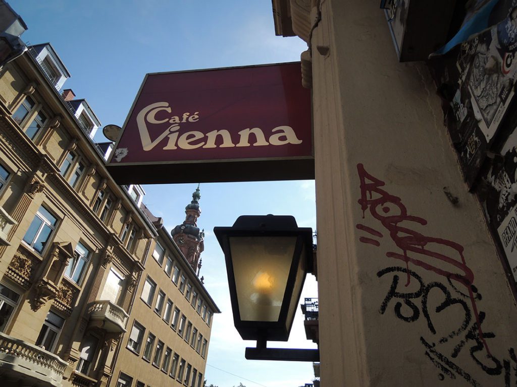 Mit Take-Away, Lieferdienst und dem Verkauf von Fan-Artikeln erhält das Vienna Support während dem Lockdown. © Julia Brinkmann