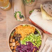 Die Kostbar ist ein Healthy-To-Go Laden mit Nachhaltigkeitsgedanken. © Kostbar