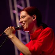 Kult beim Maifeld Derby - wenn Künstler wie Kat Frankie die Planken betreten, gibt es für die Menge meist kein Halten mehr. © Markus Mertens