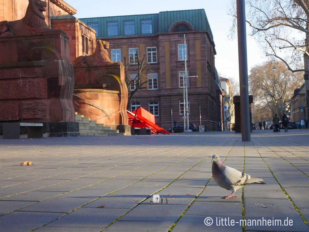 Ob die Taube weiß, wie viel Arbeit in einem Bild Little Mannheim steckt?! © Little Mannheim