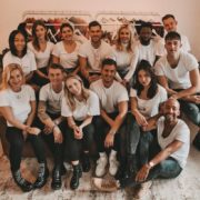 Das ist die Schar der Blogger, die sich beim Fashion-Flohmarkt in Heidelberg mit ihren Produkten präsentieren.