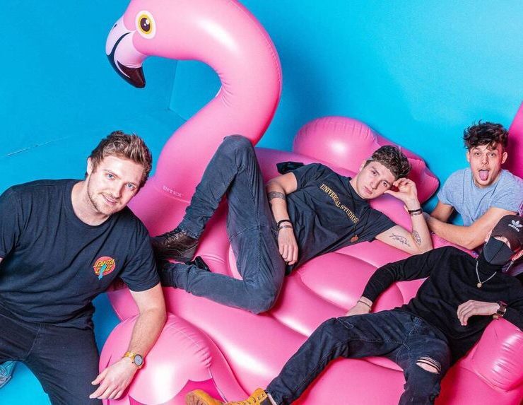 Die Mannheimer Band All That We Are: Bassist Simon Keller, Gitarrist Janis Müller, Leadsänger Léonard Schell und dem ehemaligen Drummer und Gast-Rapper Kade. (v.l.) Es fehlt Schlagzeuger Patrick Werner. © Filip Boban und All That We Are