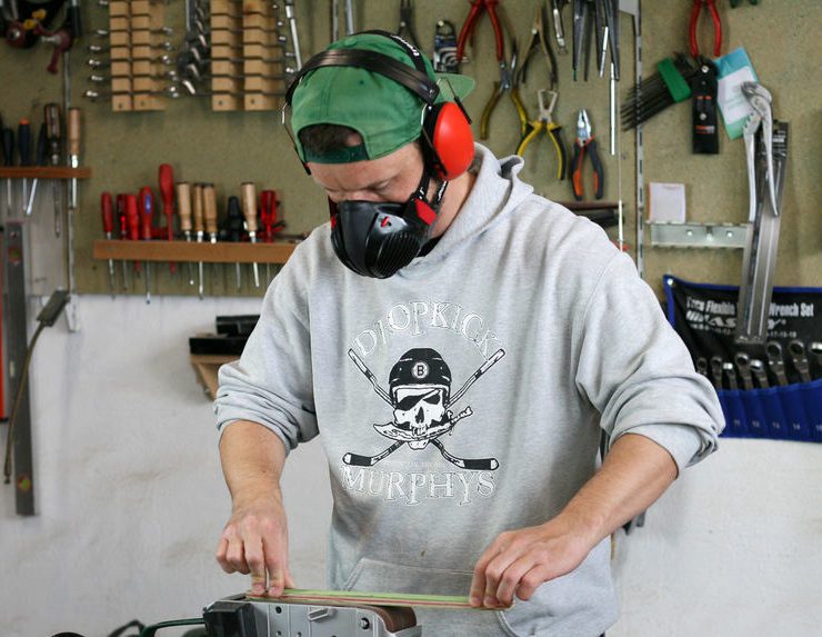 Florian Thierolf bei der Arbeit. © Restwerk Upcycling