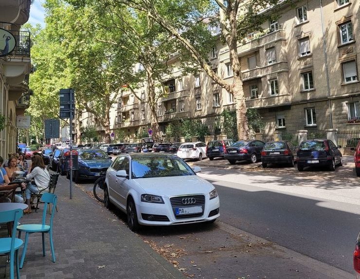 Entlang der Langen Rötterstraße findet sich immer ein schattiges Plätzchen. © Lisa Wazulin