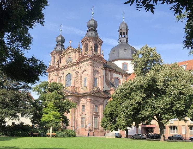 Barocke Sehenswürdigkeit: Die Mannheimer Jesuitenkriche. © Lea Seethaler