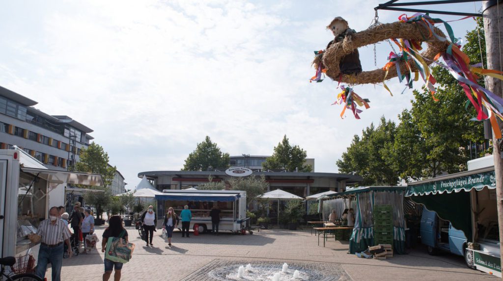 Das Herz von Sandhofen - am sogenannten "Stich", dem Bereich um die Endstelle, spielt sich das Leben ab. Einmal in der Woche ist hier Markttag. © Markus Mertens