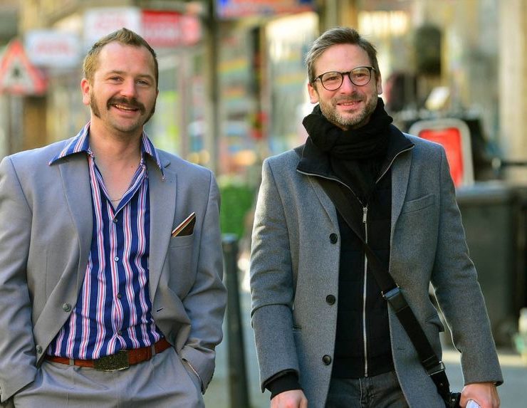 Gespräch beim Spaziergang: Gringo Mayer (links) spricht mit „MM“-Mitarbeiter Martin Vögele über sein neues Album. © Manfred Rinderspacher