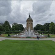 Der Wasserturm ist das Wahrzeichen der Stadt, die jede Menge Überraschungen bereit hält. © Stefanie Maier