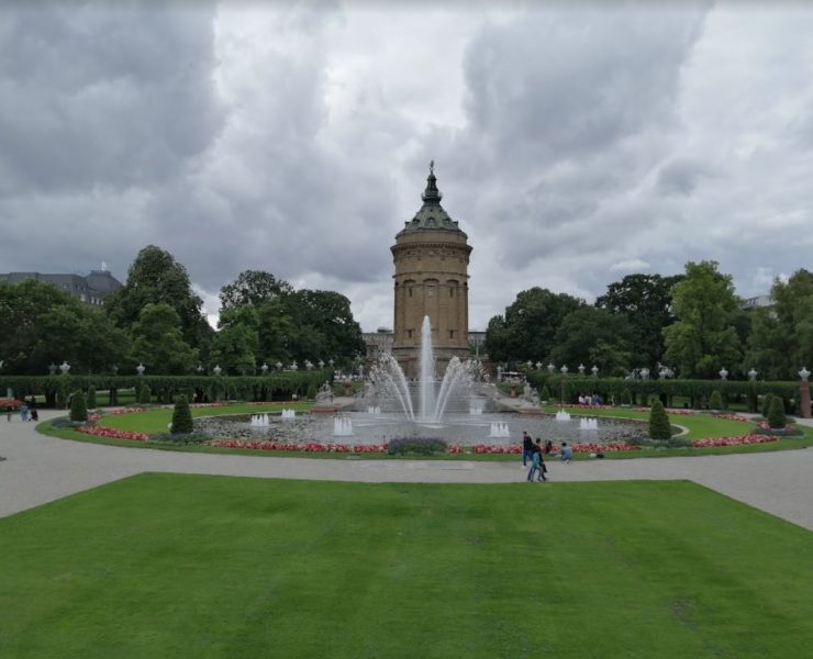 Der Wasserturm ist das Wahrzeichen der Stadt, die jede Menge Überraschungen bereit hält. © Stefanie Maier