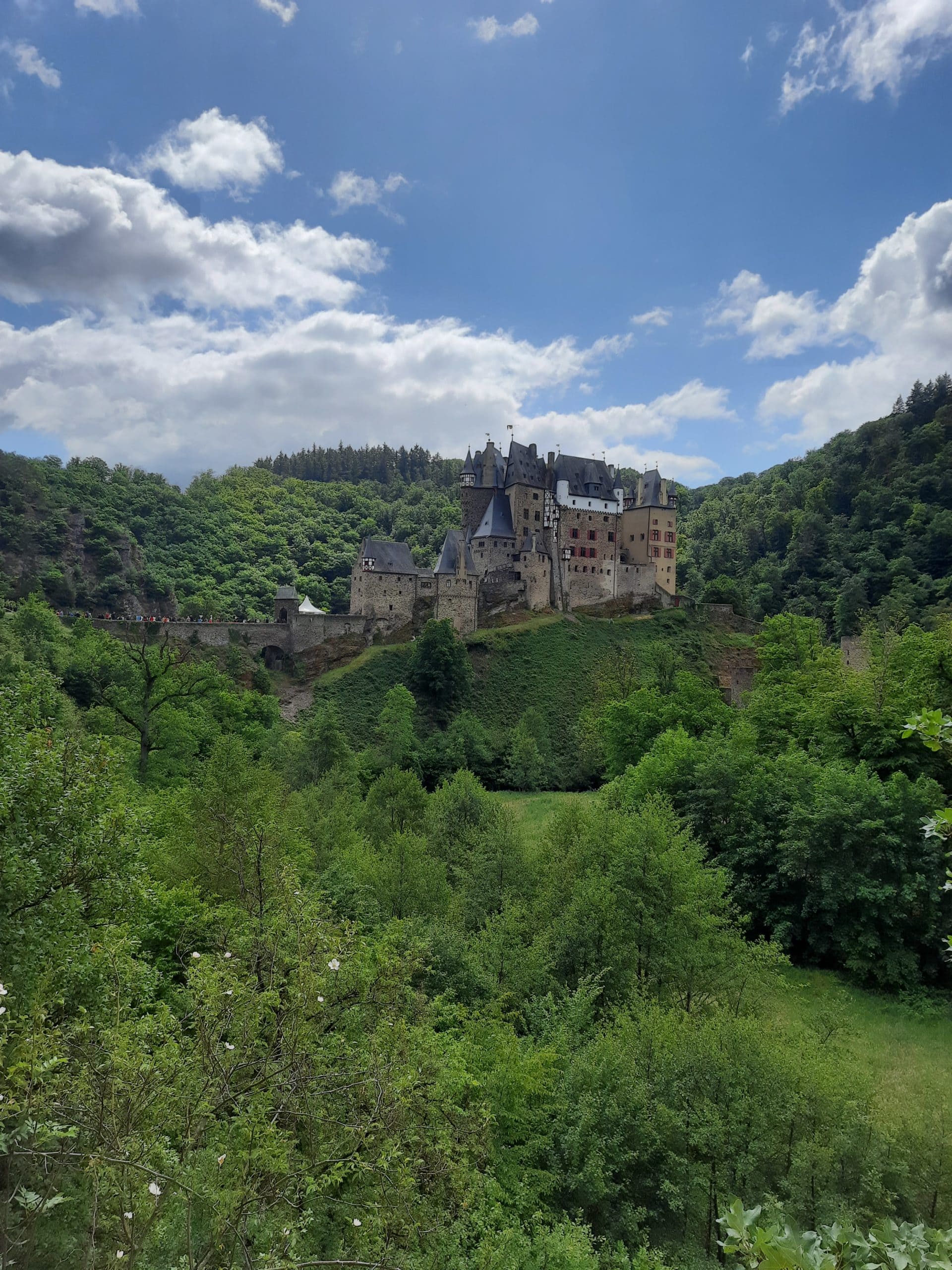 Die Burg Eltz ist von Mannheim aus mit dem Auto in zwei Stunden erreichbar. © Julia Wadle