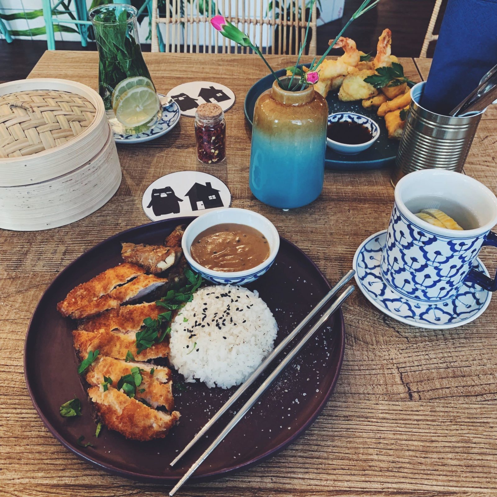 Es gibt auch eine ausgewählte Abendkarte mit leckeren Speisen. © Mie House