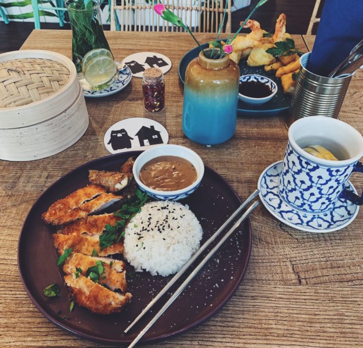 Es gibt auch eine ausgewählte Abendkarte mit leckeren Speisen. © Mie House