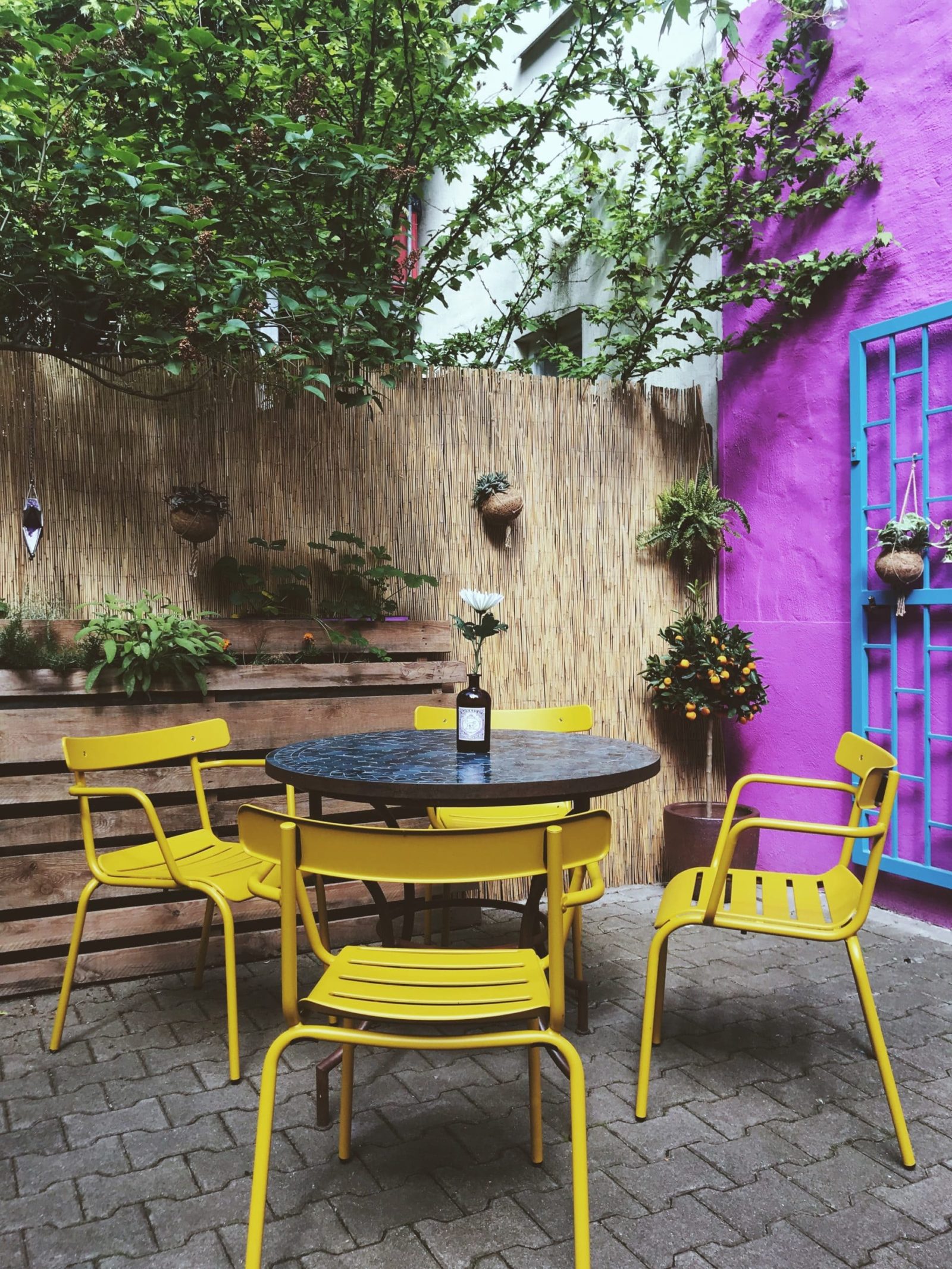 Der gemütliche Innenhof lädt zum Verweilen ein. © Mie House