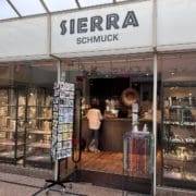 Etwas versteckt in der Heinrich-Vetter-Passage: Der Schmuckladen Sierra. © Alexa Ciobanu