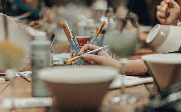 Die Kera Jam Events von Lamano, sind eine tolle Gelegenheit während des Bemalens mit anderen ins Gespräch zu kommen. © Lamano