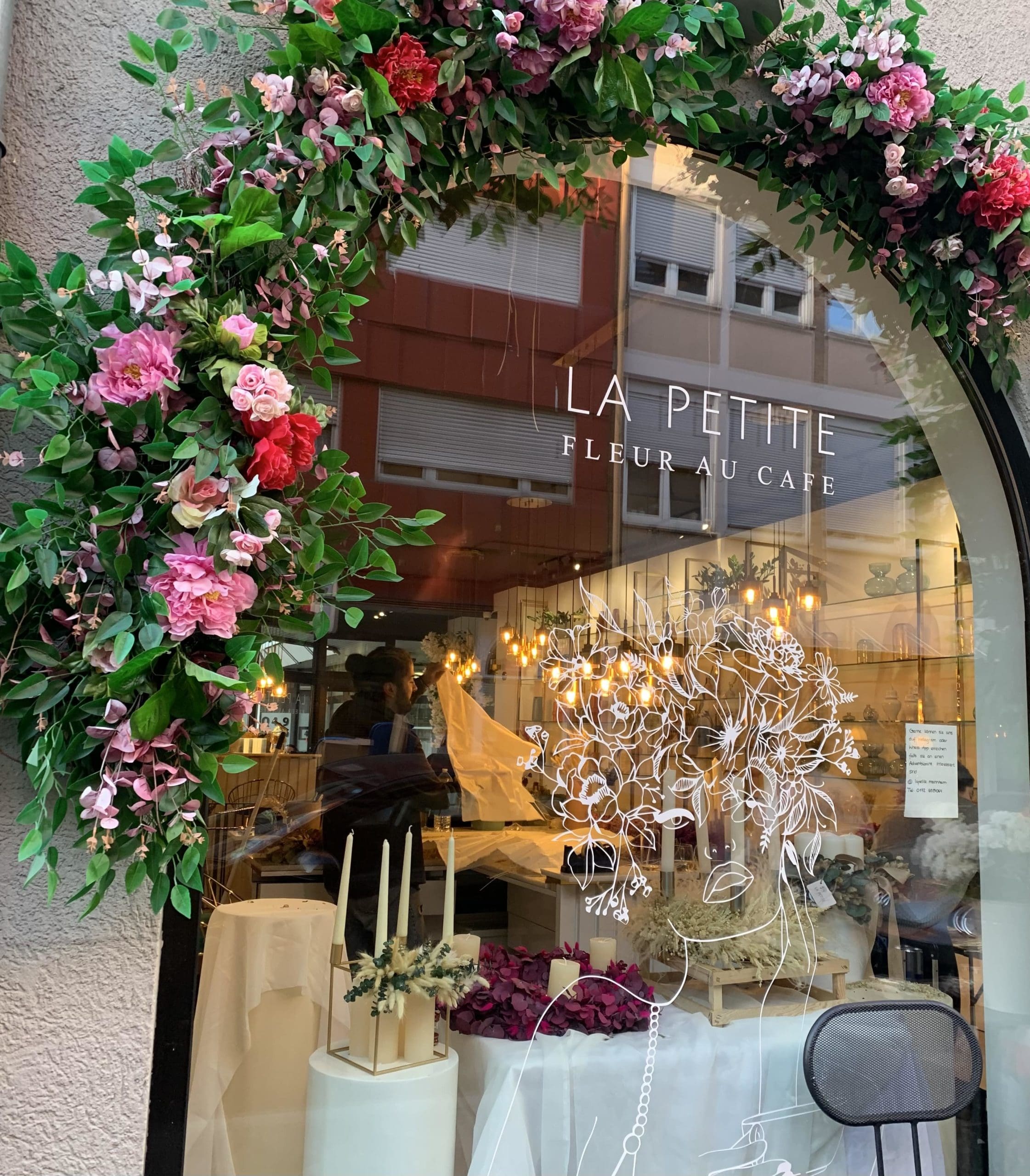 Von Außen sieht das Café schon sehr vielversprechend aus.