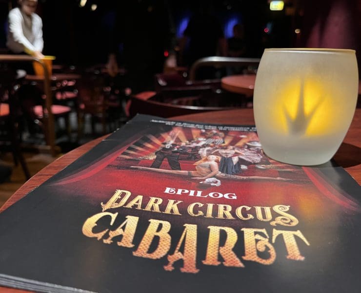 Wir waren zur Show "Dark Circus Cabaret" im Schatzkistl zu Besuch. © Lea Willer