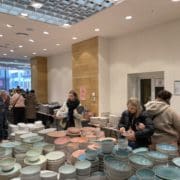 Kunterbuntes Geschirr in allen Varianten© Vanessa Müller