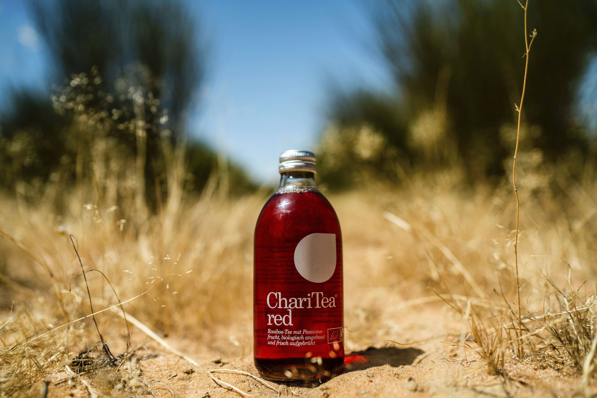 Mit jeder Flasche, die getrunken wird, geht ein finanzieller Beitrag an den gemeinnützigen Lemonaid & ChariTea e.V. © Jodi Windvogel