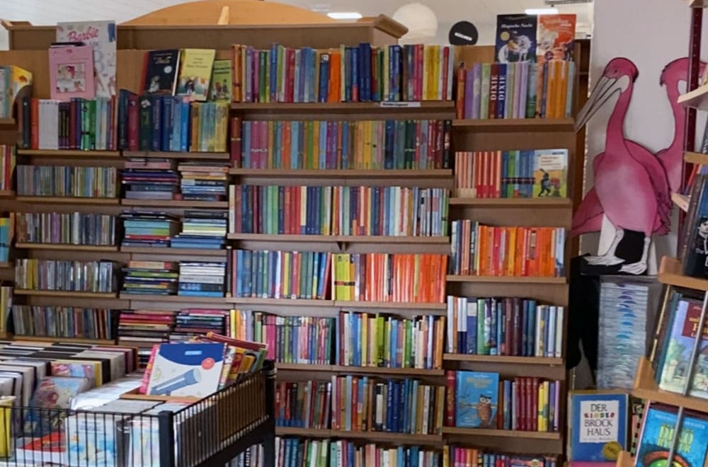 Eine große Auswahl an Kinderbüchern wartet auf einen neuen (kleinen) Besitzer. © Nancy Jäger