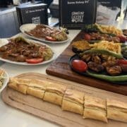 Bei Bursa Kebap Evi warten viele leckere Gerichte der türkischen Küche auf euch. © Lea Willer