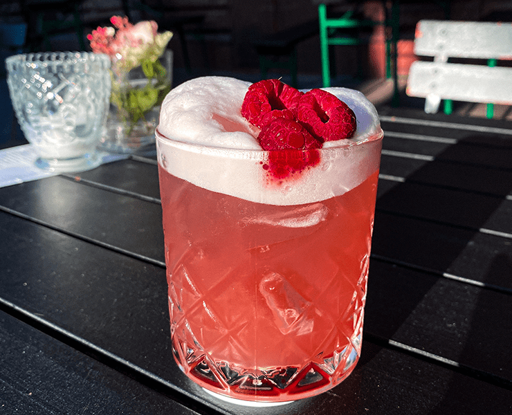 Saisonale Getränkespecials dürfen nicht fehlen: Hier der Raspberry Sour. © Pop Bar
