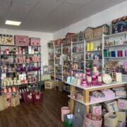 Die Riceteria vereint als Conceptstore die bunte Produktvielfalt der dänischen Marke Rice mit einem gemütlichen Café. © Stefanie Maier