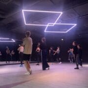 Grazile und emotionsgeladene Bewegungen beim Contemporary. © Laura Schröder