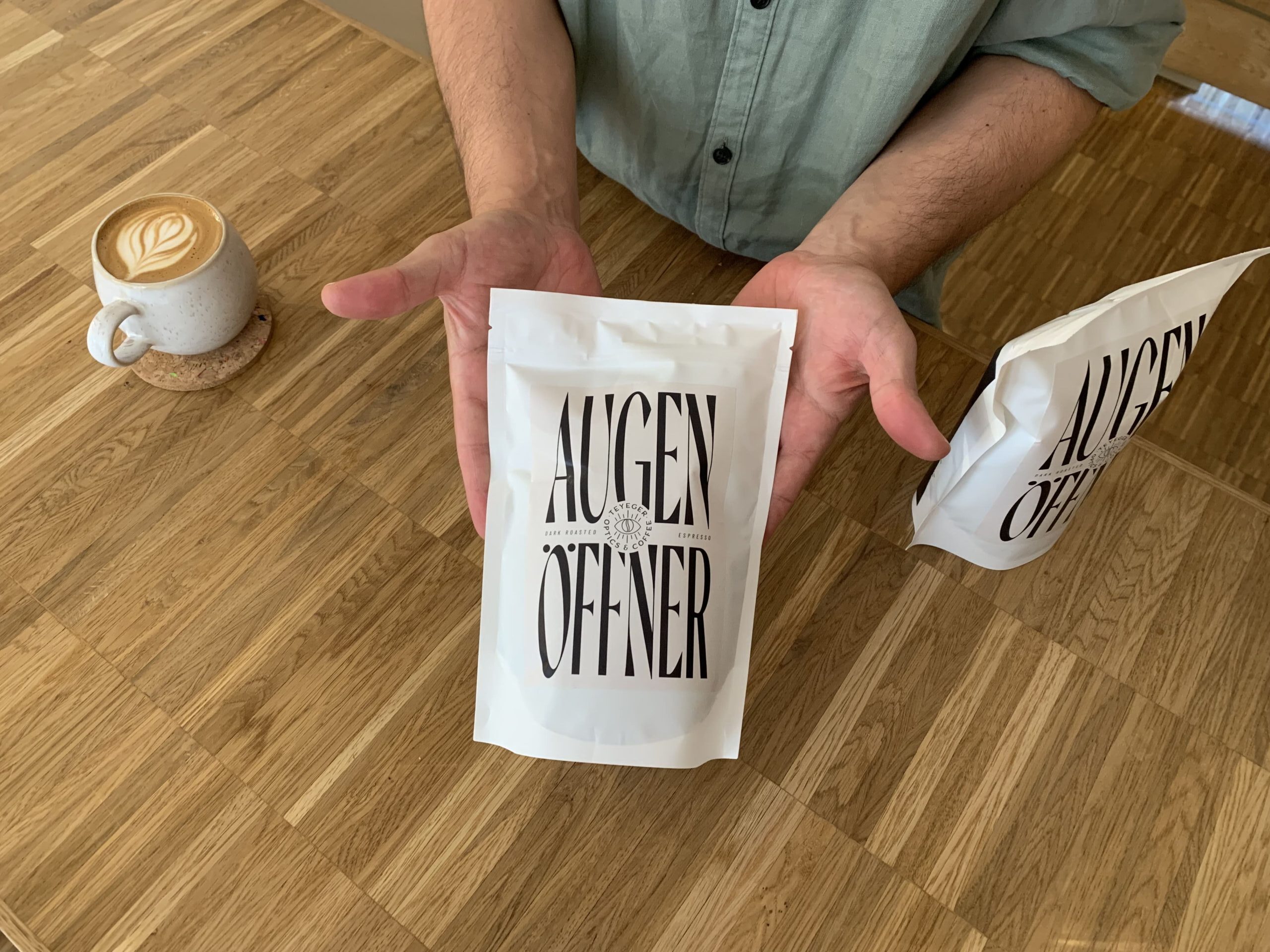 Der hauseigene "Augenöffner" Kaffee. © Laura Schröder