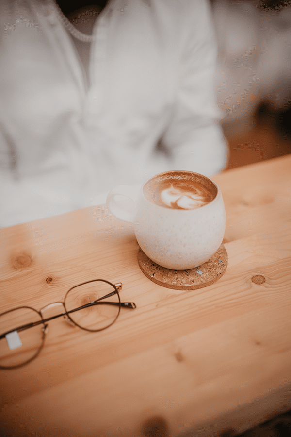 Optiker und Café - zu einem optimalen Kauferlebnis vereint. © Manuela Hall & Daniel Brosch