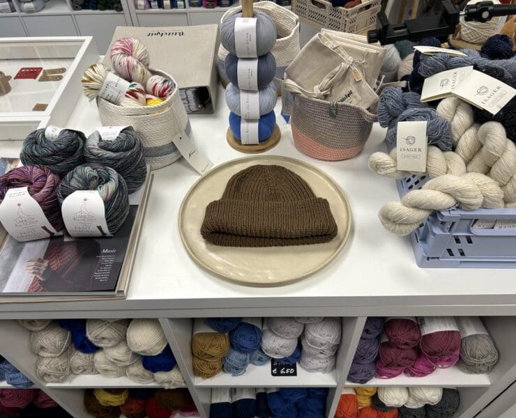Material, Beratung, Inspiration - Im amata lana findest du alles für dein (erstes) Strickprojekt. © Vanessa Müller