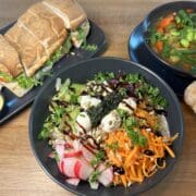 Im Le Toulonnais gibt es leckere Baguettes, Suppen und Salate. © Vanessa Müller