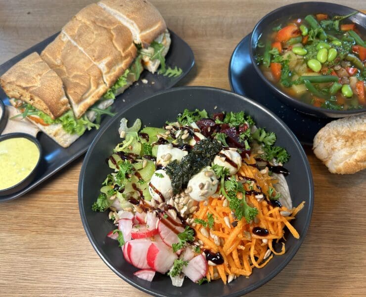 Im Le Toulonnais gibt es leckere Baguettes, Suppen und Salate. © Vanessa Müller