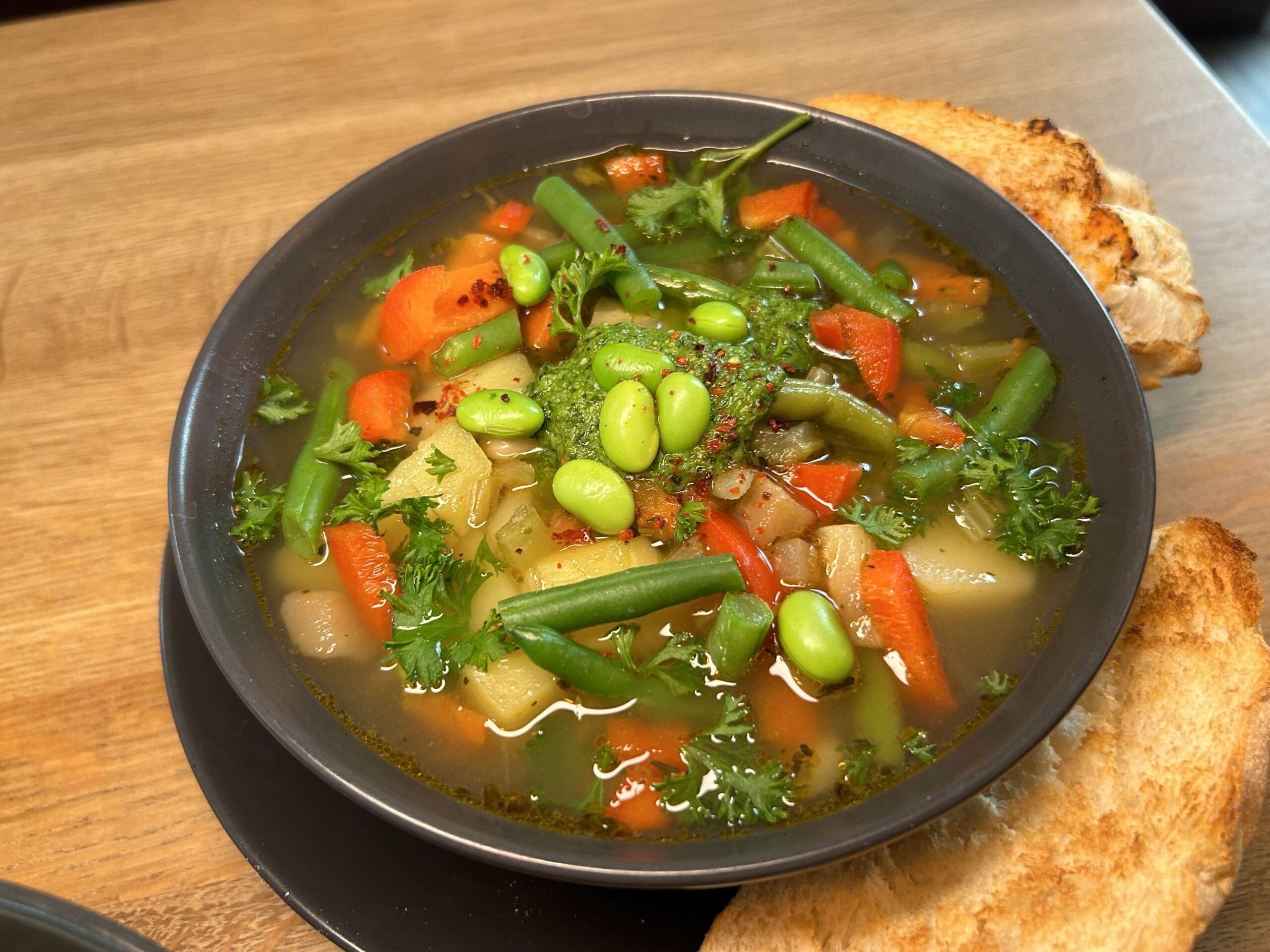 Soupe au Pistou - provenzalische Gemüsesuppe.© Vanessa Müller