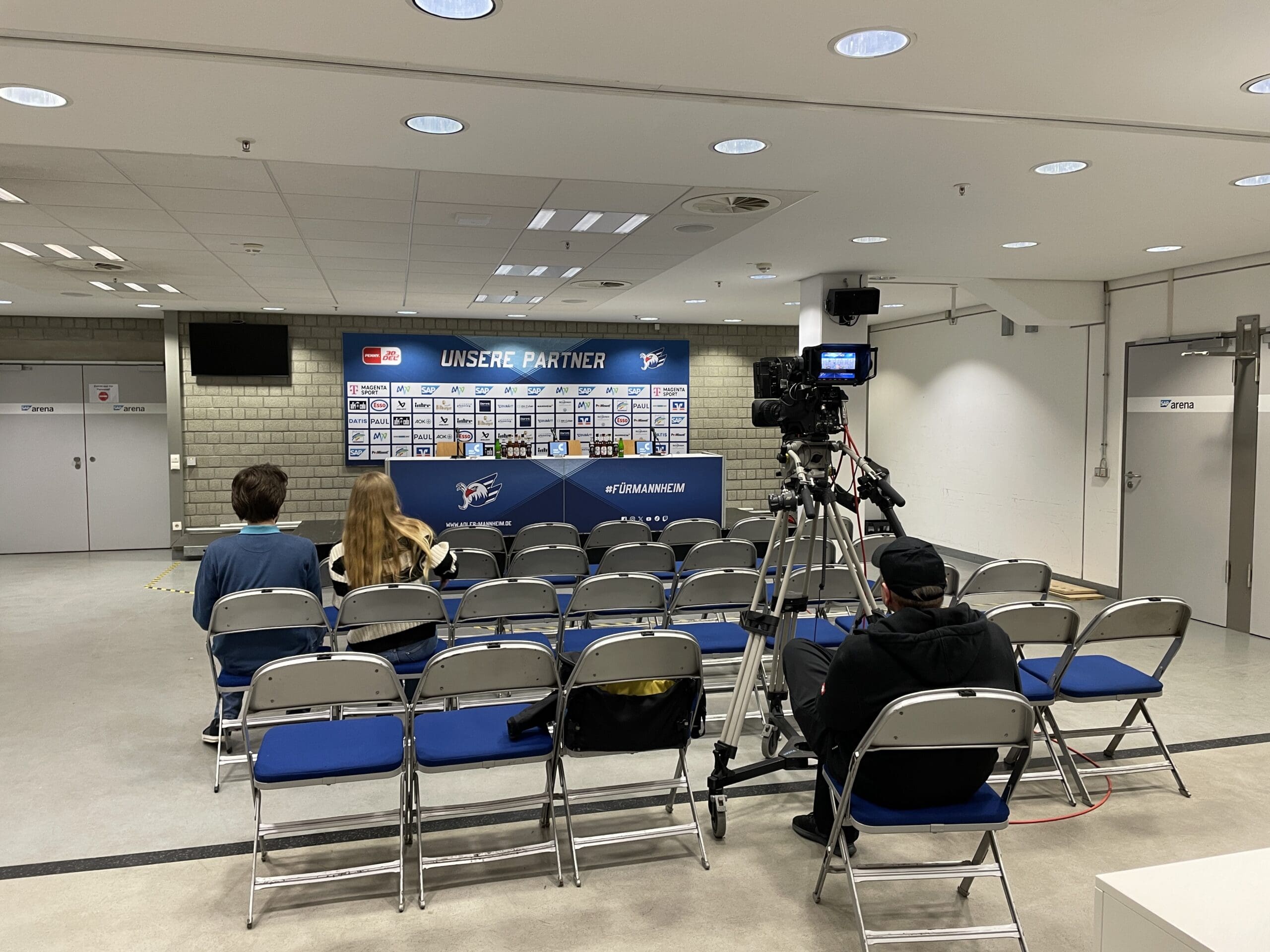 Die Pressekonferenz der Adler Mannheim findet im Anschluss an das Spiel statt. © Stefanie Afisa