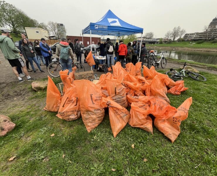 Wir haben an einer Cleanup Aktion der Surfrider Baden/Pfalz teilgenommen. © Daniela Steinbrenner