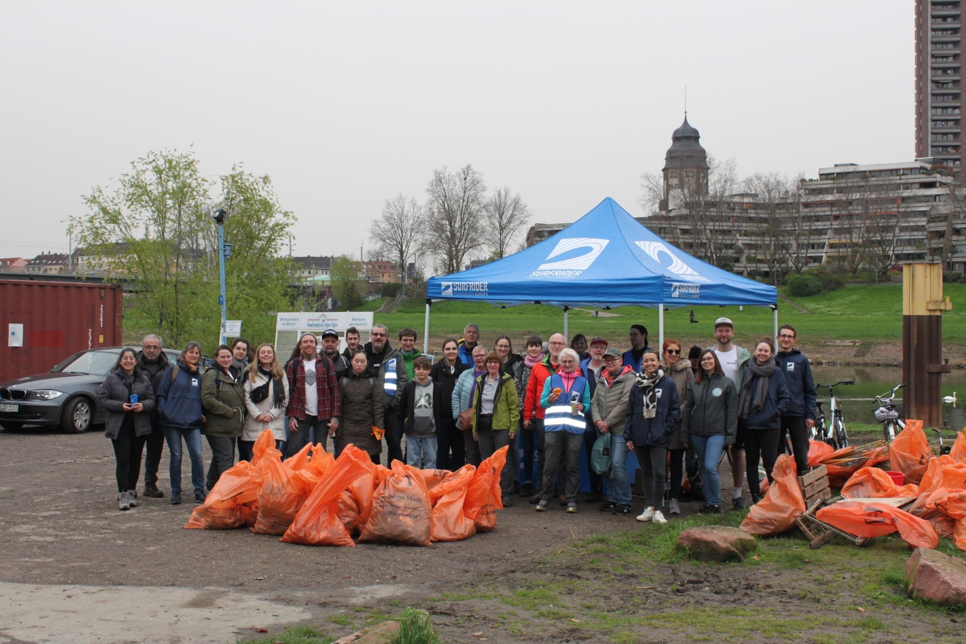 Knapp 40 Teilnehmende haben beim Cleanup am Neckar unterstützt. © Surfrider Foundation Baden / Pfalz