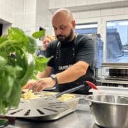 Pizzameister bei der Arbeit. © Milena Hartmann