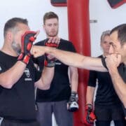 Nadav Shoshan (rechts) beim Training in seiner Selbstverteidigungsschule Impact Krav Maga. © Impact Krav Maga