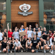 Gruppenbild des Laufs, an dem wir teilgenommen haben. © Monnem Moves